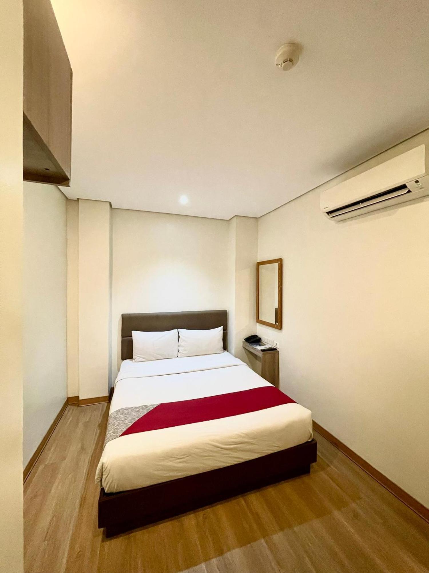 Airo Hotel Manila Exterior foto